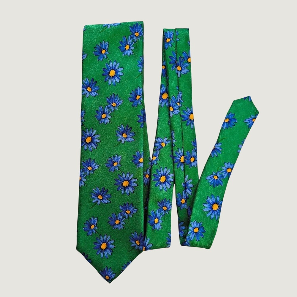 Men's 100% Silk Peter Fredrick Spring / Summer Green Tie with Blue Daisy Print - Picture 2 of 5